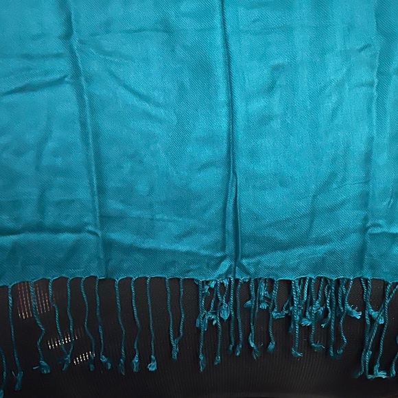 Accessory Street Scarf - Picture 2 of 4